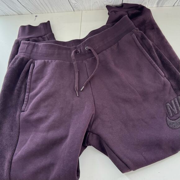 Purple Nike Winter Sweatpants Logo size Large  Womens - Picture 1 of 6